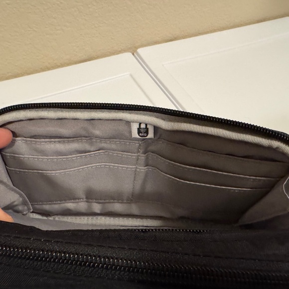 Baggallini Black Modern Belt Bag NWOT - Picture 9 of 14